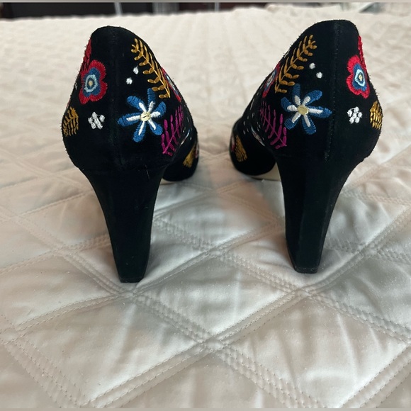 Gunmetal Pearl Black Suede Block Heels - Picture 4 of 4